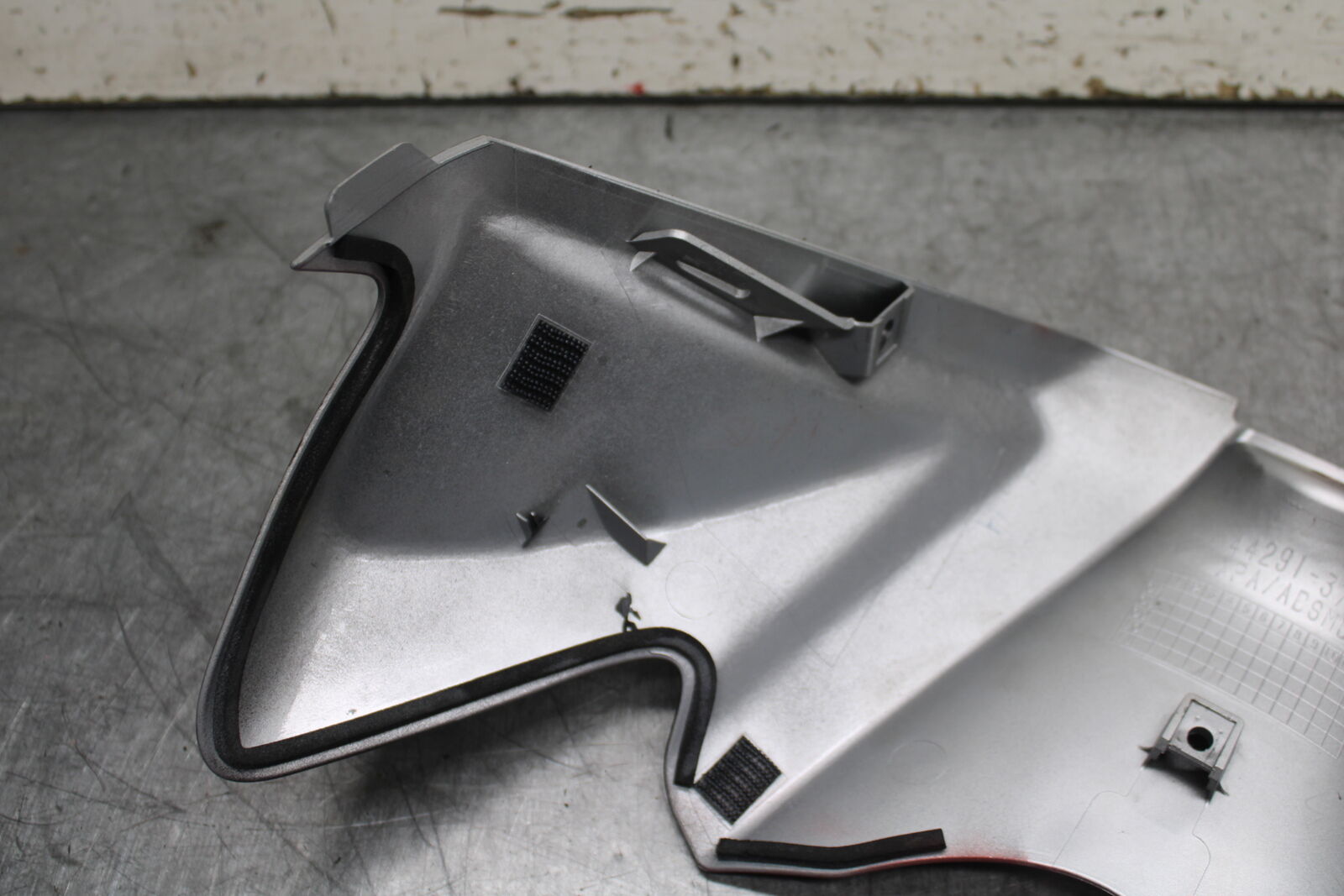 08-10 SUZUKI GSXR 600  FRONT GAS TANK FUEL CELL FAIRING COWL COVER TRIM BB101