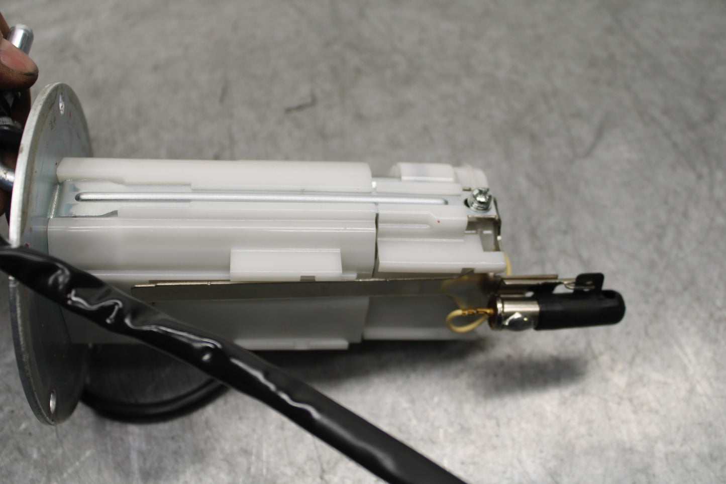 13-18 KAWASAKI NINJA ZX6R FUEL PUMP GAS PETROL SENDER UNIT 49040-0023 BB666