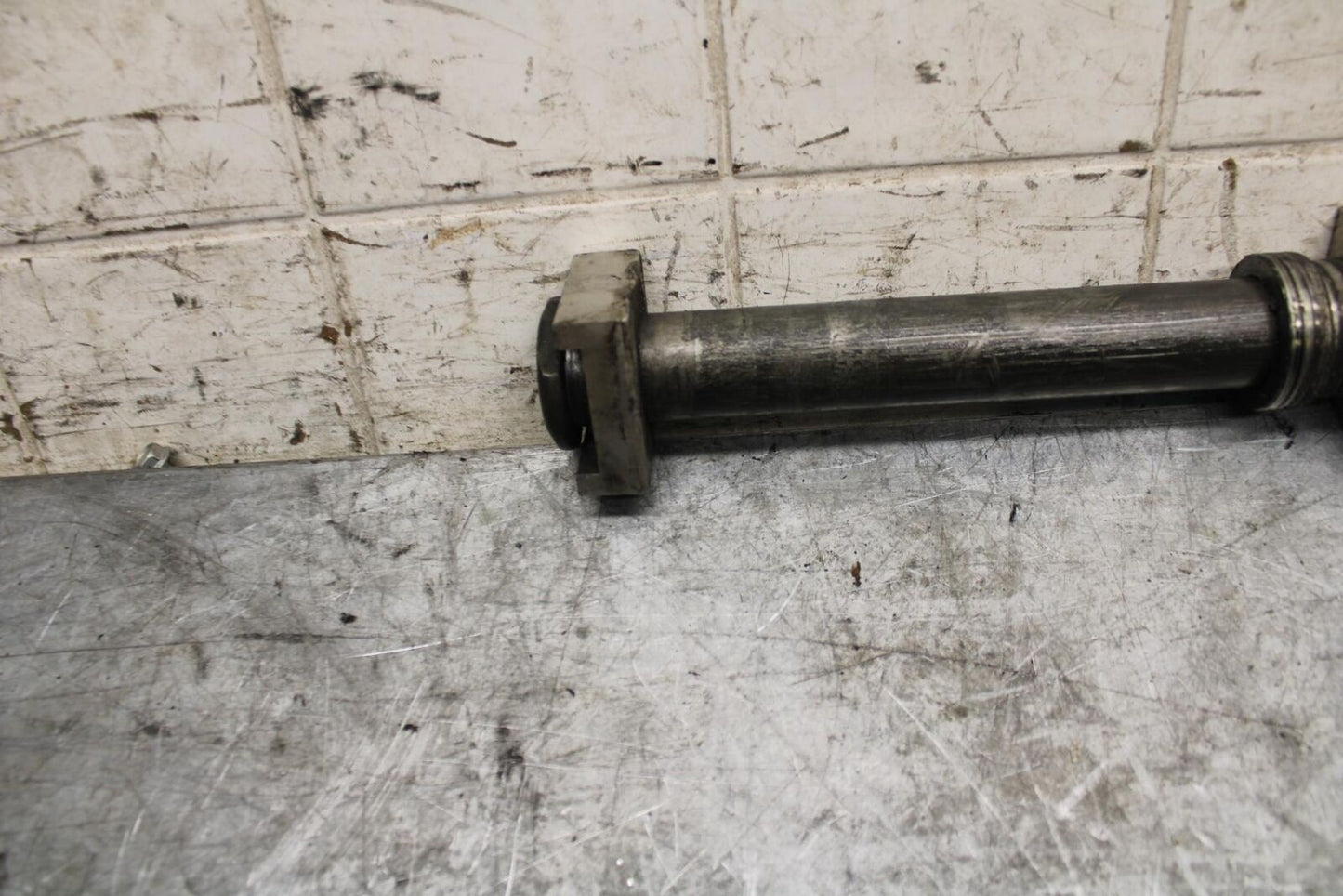 2002 Yamaha YZF R6 REAR AXLE  WHEEL RIM PIVOT BOLT AXEL 4XV-25381-00-00 BB545