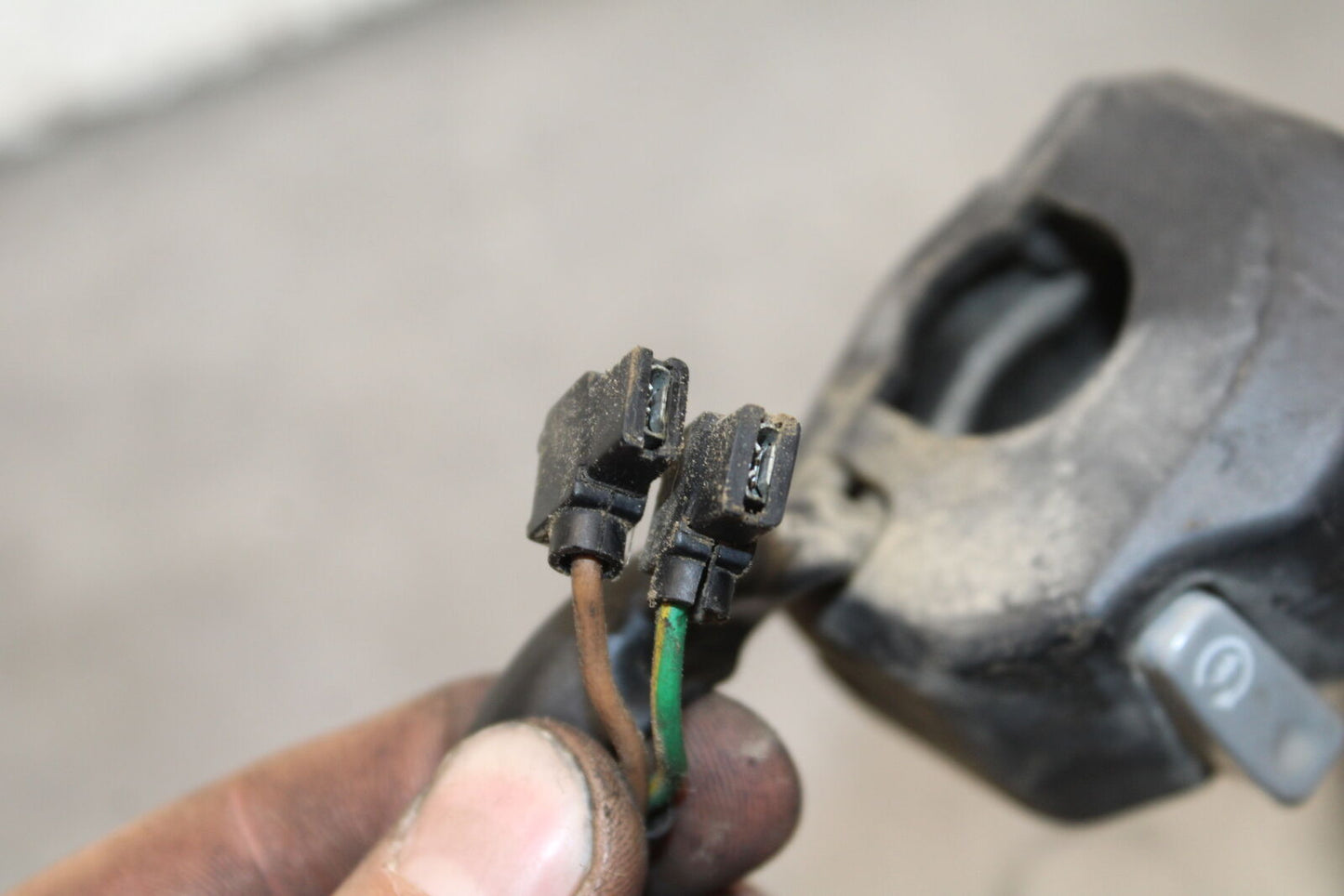 07-08 YAMAHA YZF R1 RIGHT CLIP ON HANDLE KILL OFF START SWITCH SWITCHES BB724