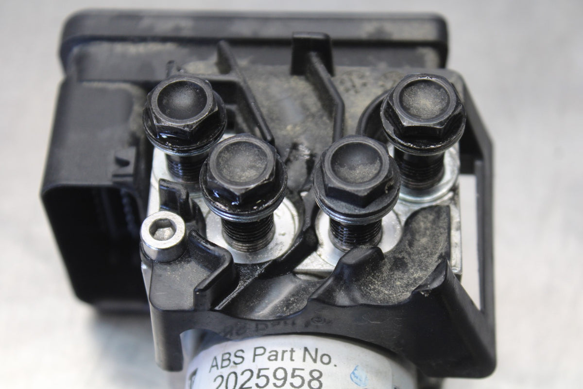 20 TRIUMPH STREET TRIPLE 765 ABS PUMP UNIT MODULE BB864