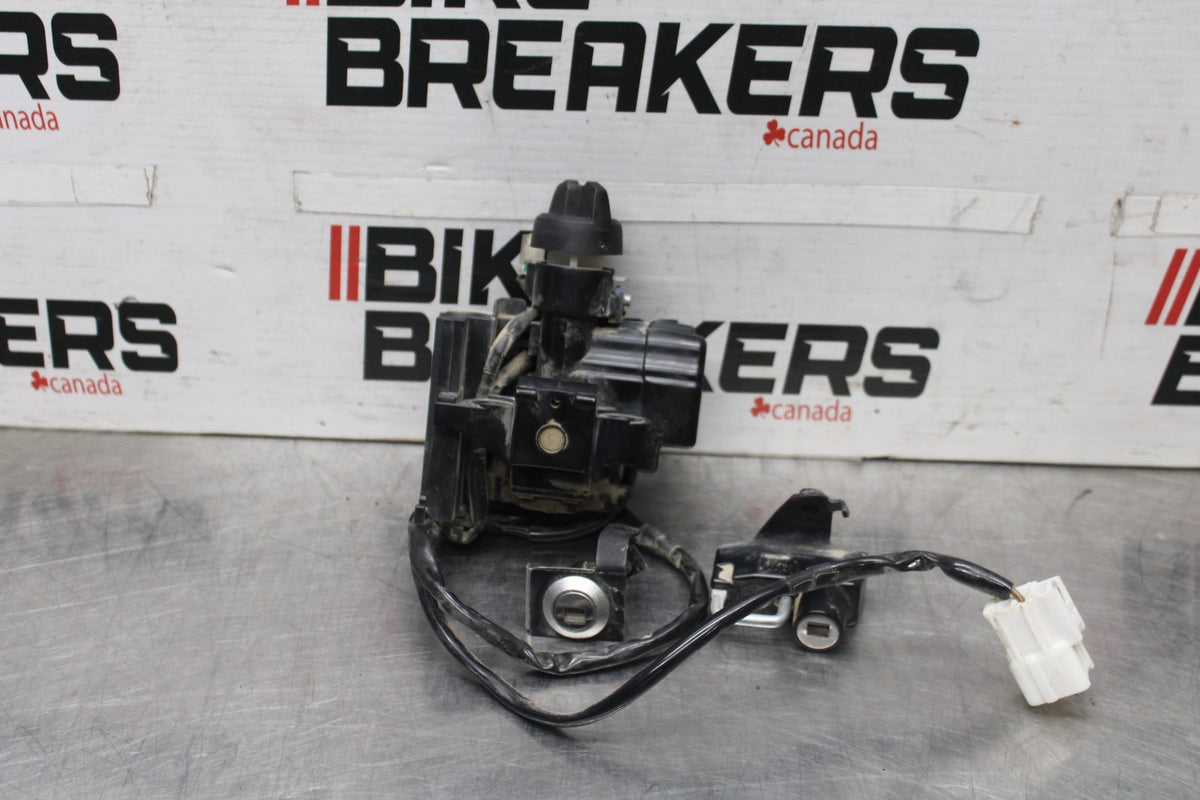 24-25 KAWASAKI NINJA 500 EX500J ABS IGNITION LOCK SEAT & HELMET LOCK BB934