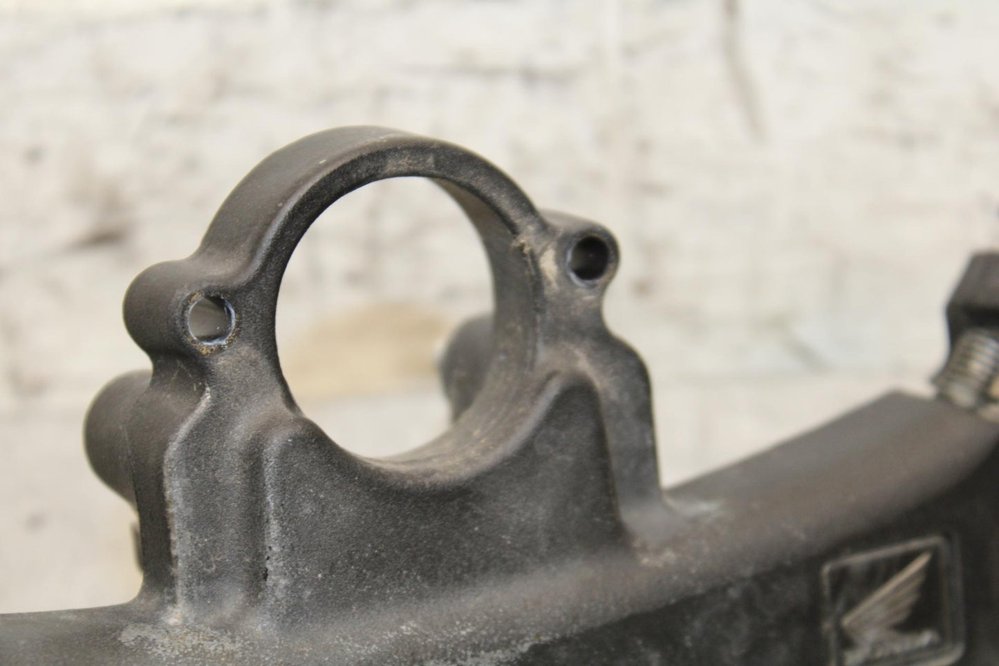 2006 Honda CBR600F4i FORKS UPPER TRIPLE TREE CLAMP 53300-MBW-H90 BB567