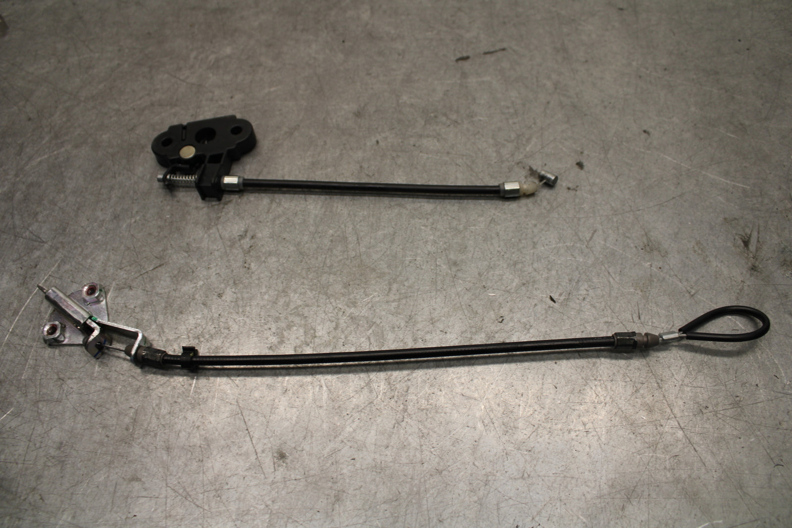 18-23 KAWASAKI NINJA 400 REAR & FRONT SEAT LATCH LOCK ASSEMBLY BB660