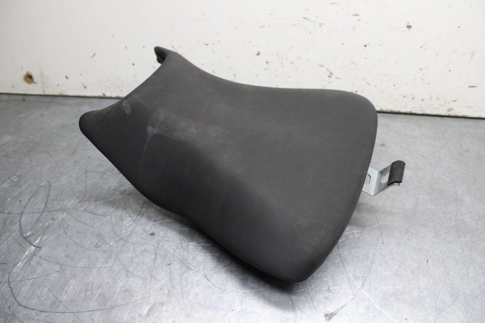 12-17 KAWASAKI ER-6N Z650 FRONT DRIVERS SEAT PAD SADDLE PILLION BB709