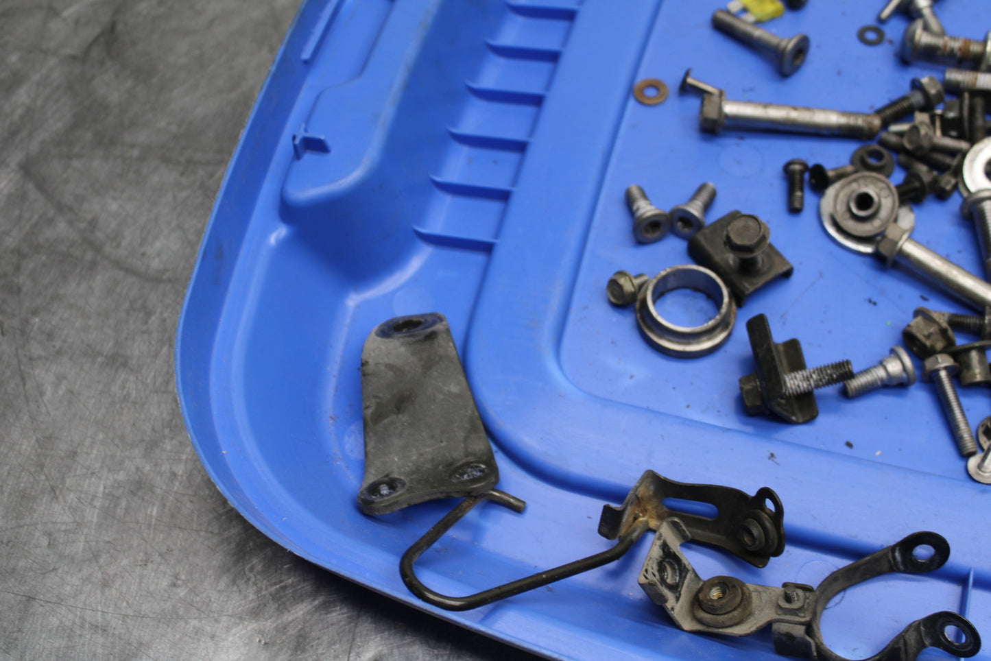 00-02 KAWASAKI NINJA ZX6R MOUNTING BOLTS HARDWARE MOTOR SCREWS BB750