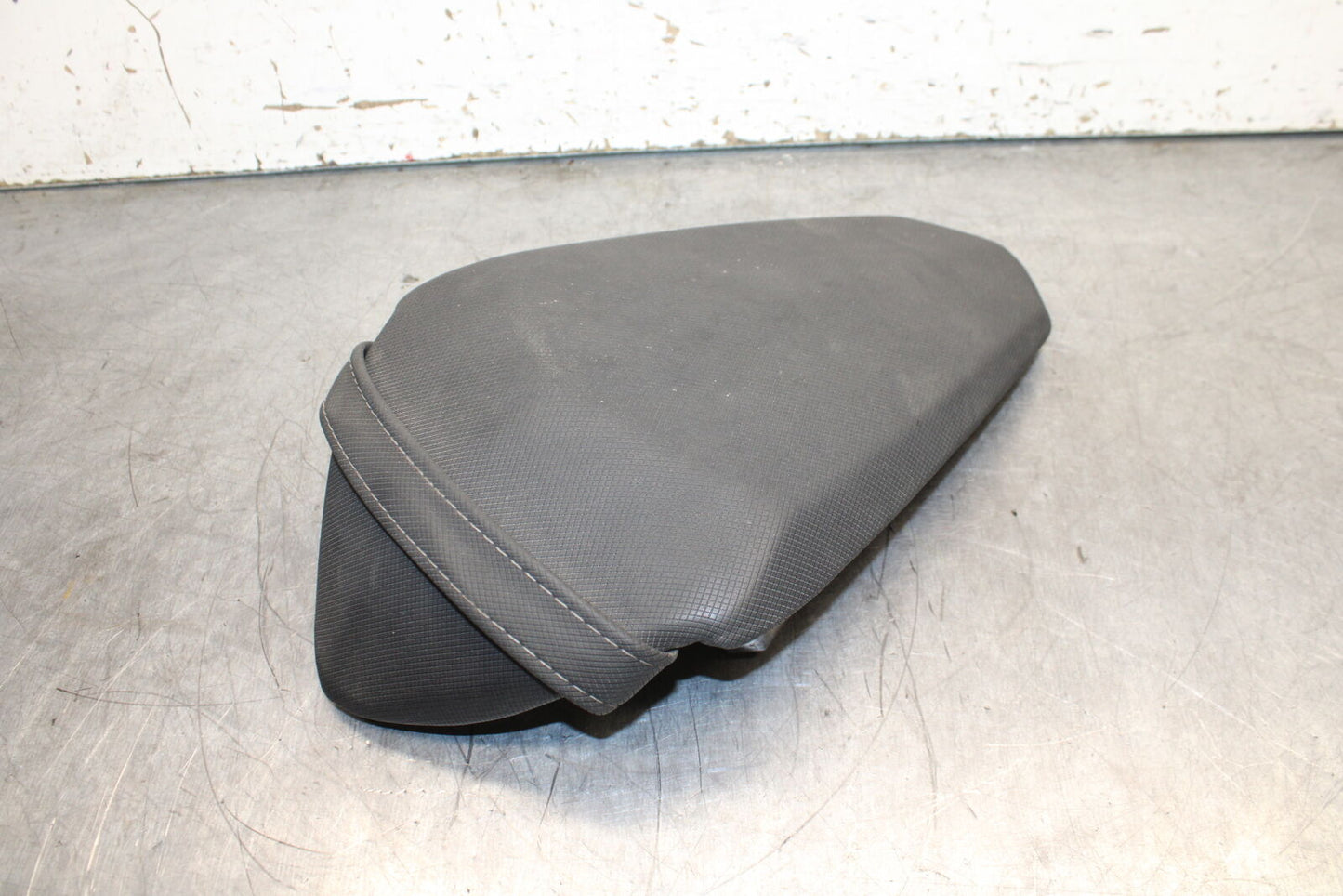 19-22 KAWASAKI Z400 REAR BACK PASSENGER TANDEM SEAT PAD SADDLE PILLION BB738