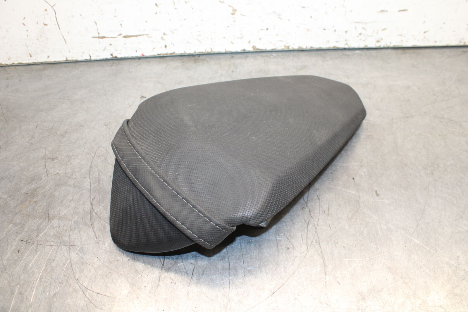 19-22 KAWASAKI Z400 REAR BACK PASSENGER TANDEM SEAT PAD SADDLE PILLION BB738