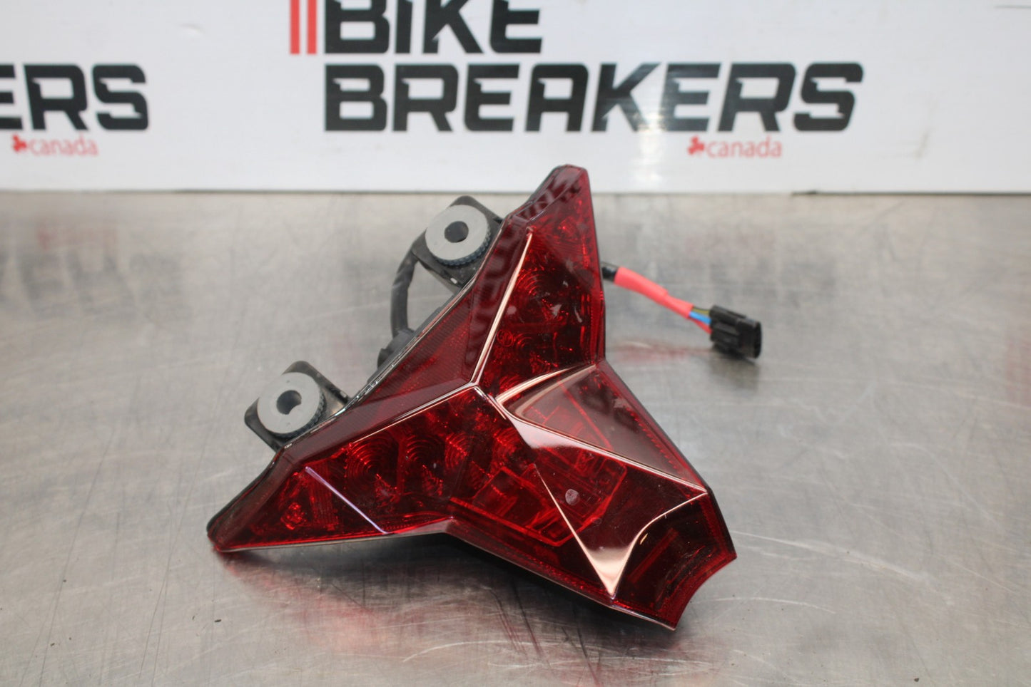 24-25 KAWASAKI NINJA ZX4R REAR TAIL TAILLIGHT BACK BRAKE LIGHT BB610