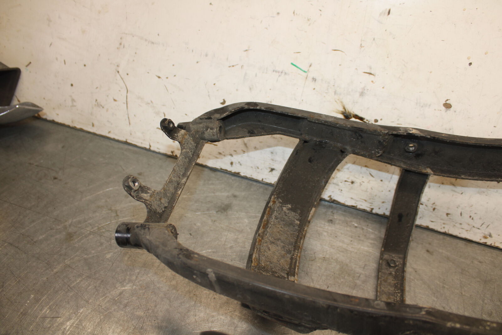 05-06 YAMAHA ROAD STAR XV1700A REAR BACK FENDER SUPPORT FRAME SUBFRAME BB703