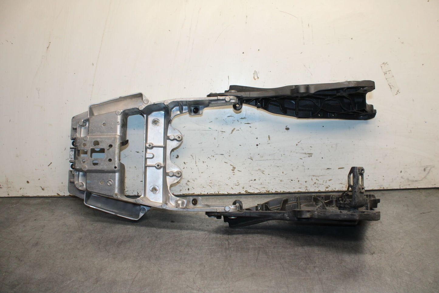 12-13 KAWASAKI Z1000 REAR SUBFRAME BACK SUB FRAME BB743