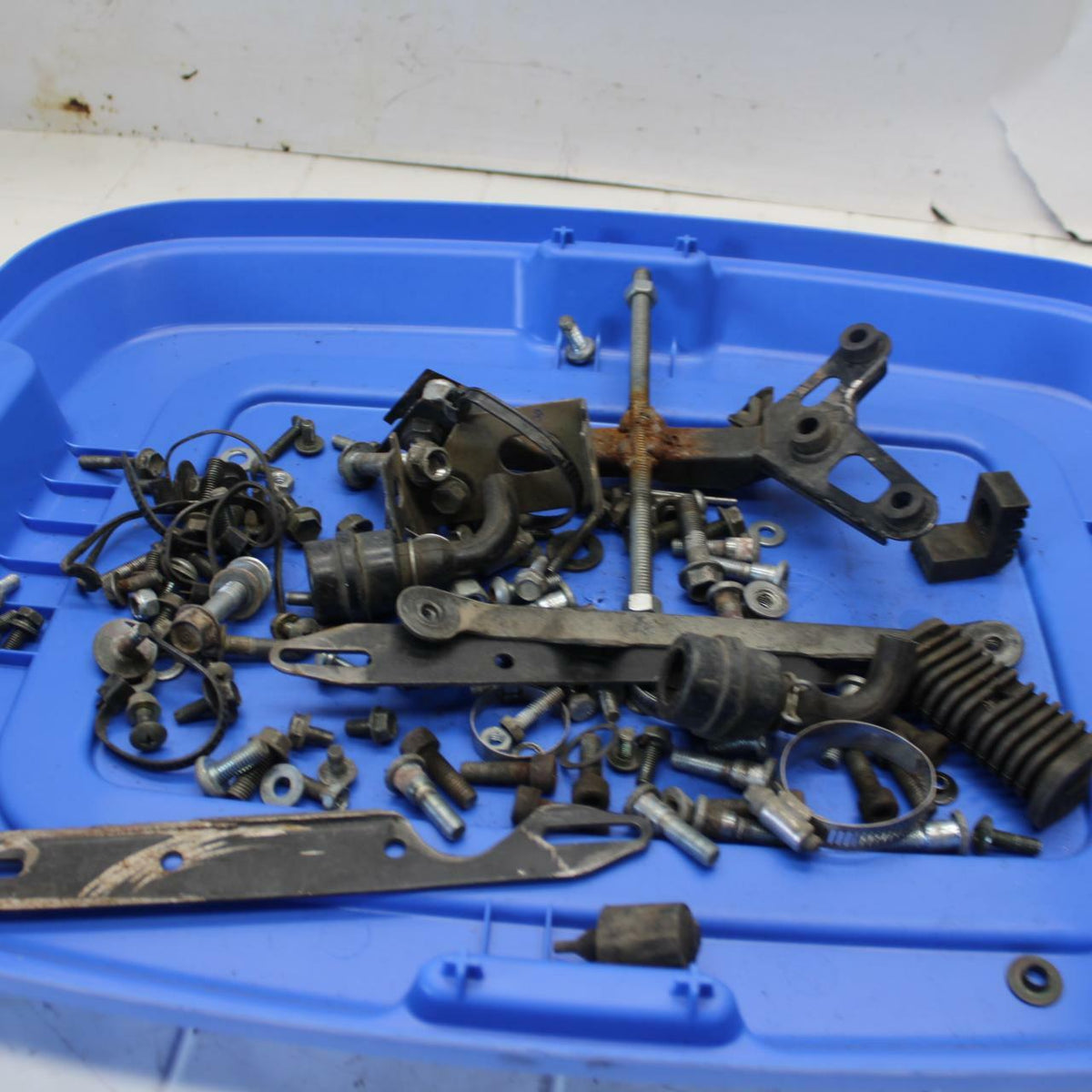 93-96 SUZUKI GSXR1100W HARDWARE SCREWS BB12