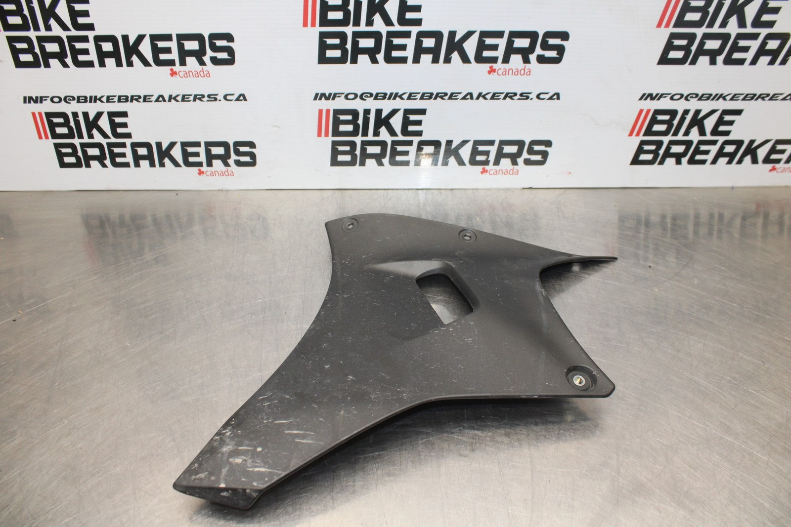 22-25 YAMAHA YZF R7 LEFT LOWER BOTTOM BELLY SIDE FAIRING COWL BB769