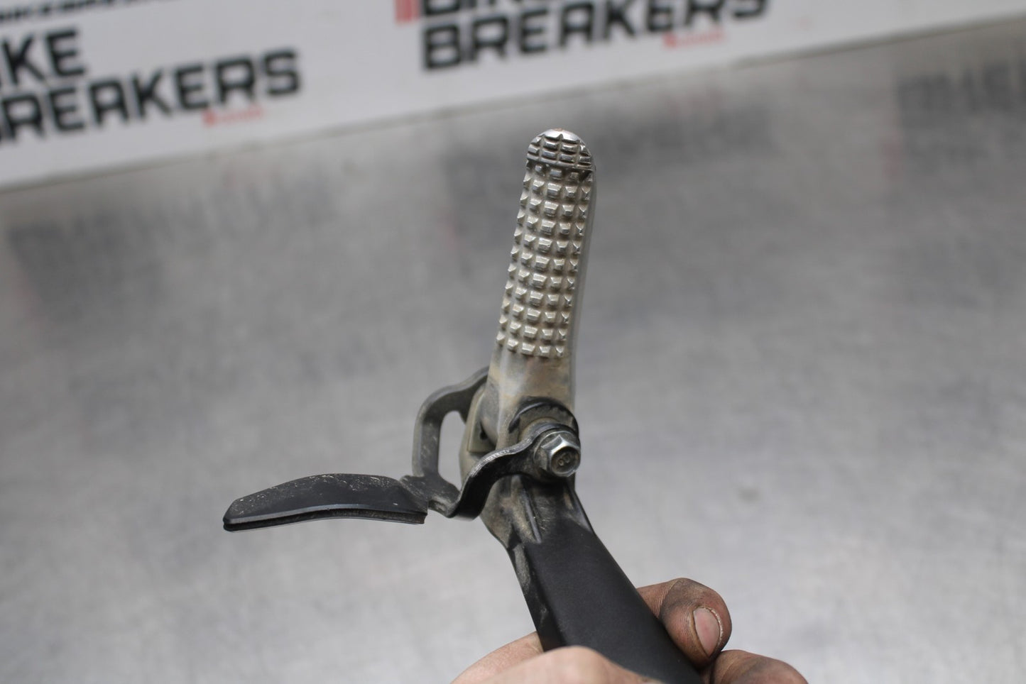 22-25 YAMAHA YZF R7 LEFT REAR BACK PASSENGER PEG BB769