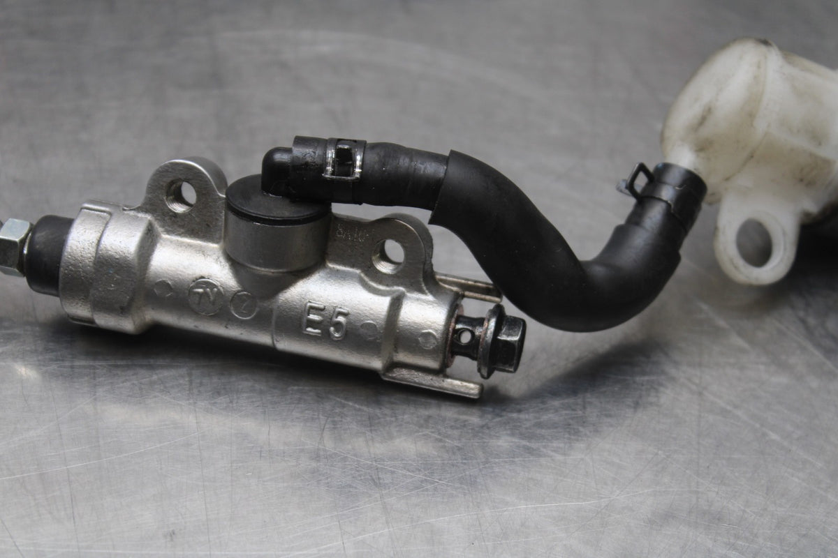 17-18 YAMAHA YZF R3 REAR BACK BRAKE MASTER CYLINDER W RESERVOIR BB788