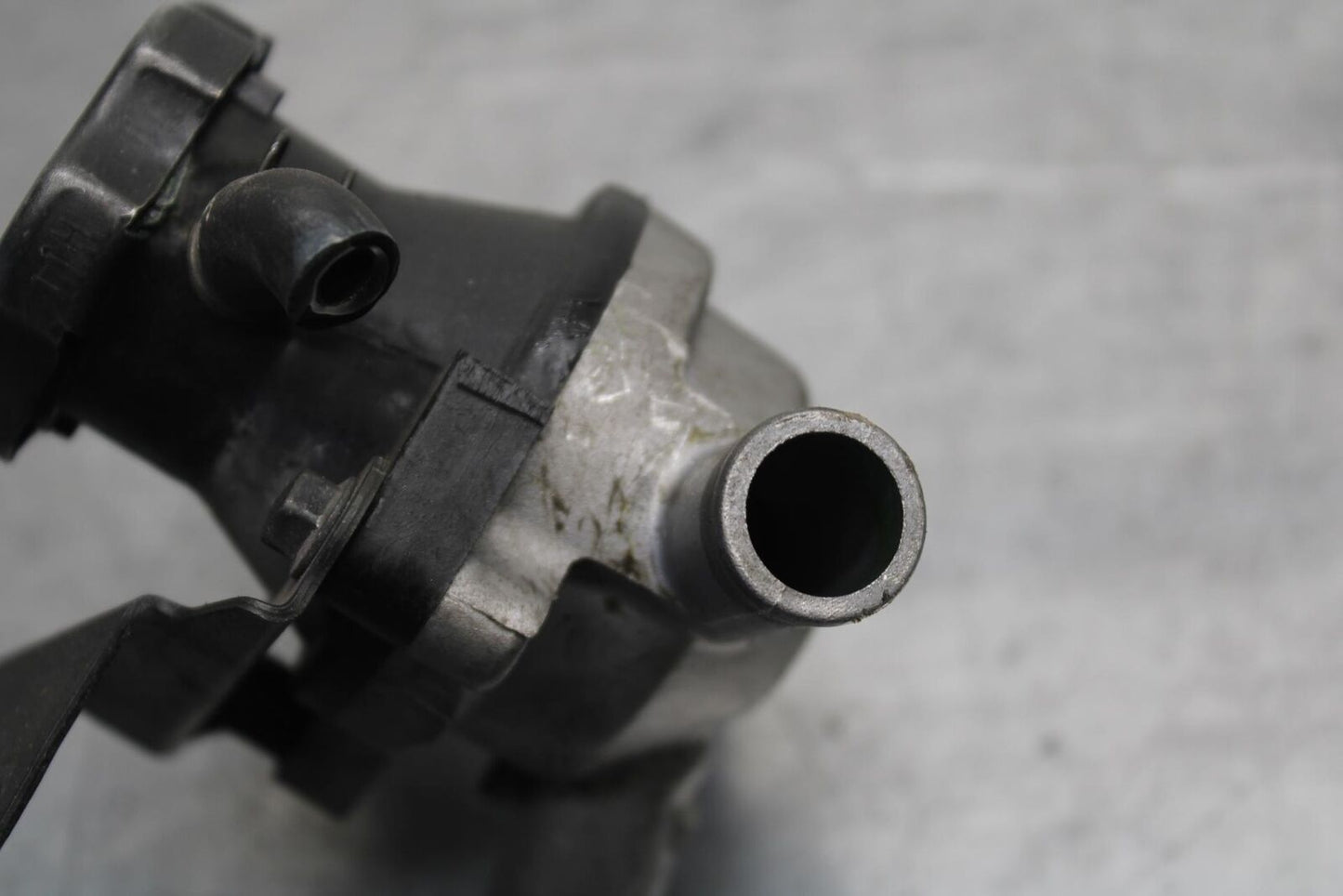 03-08 KAWASAKI VULCAN 1600 THERMOSTAT HOUSING 16160-0775 16160-1361 BB616