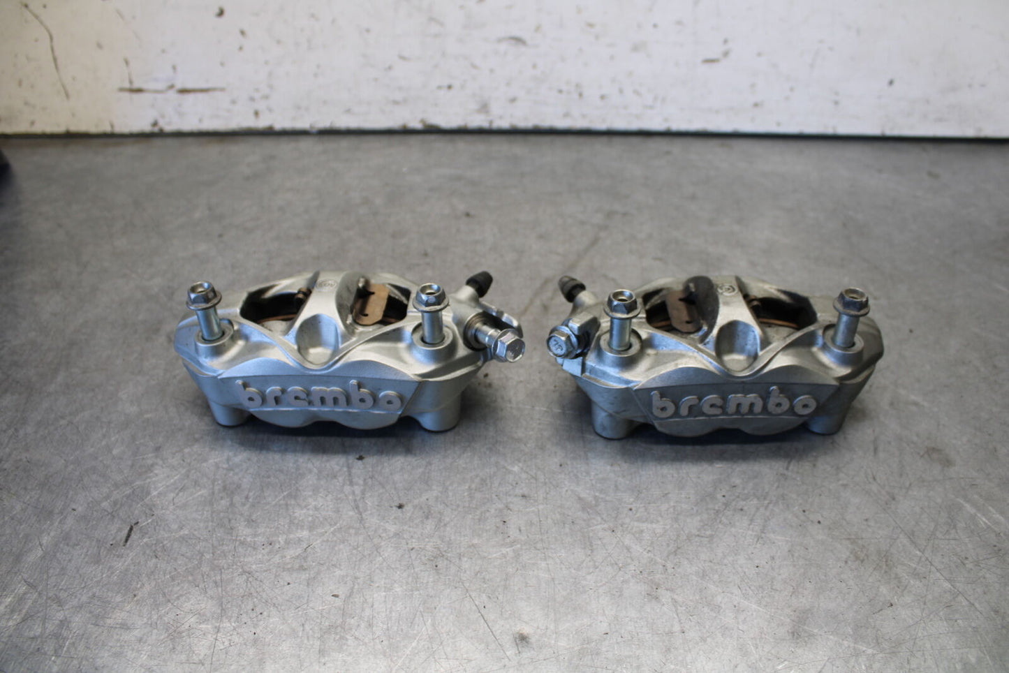 11-24 SUZUKI GSXR750 RIGHT LEFT FRONT BRAKE CALIPER SET PAIR CALIPERS  BB687