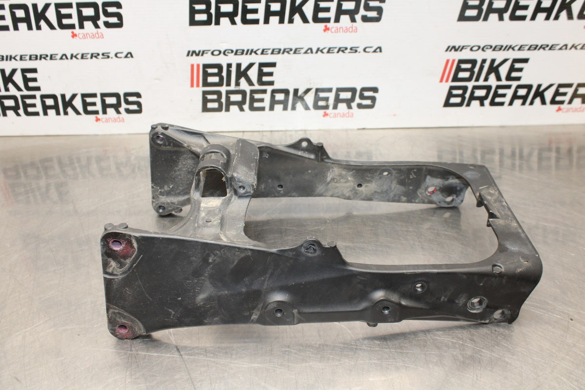 24-25 KAWASAKI NINJA ZX6R FRONT SUBFRAME SUB FRAME BB785