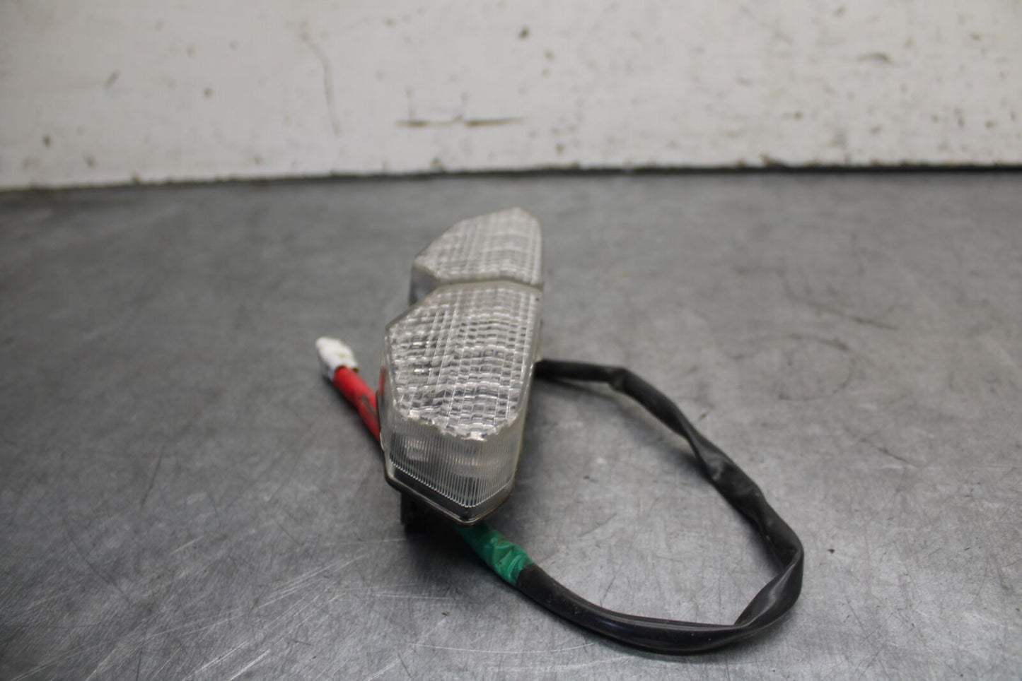 08-09 YAMAHA YZF R6S REAR TAIL TAILLIGHT BACK BRAKE LIGHT  BB690