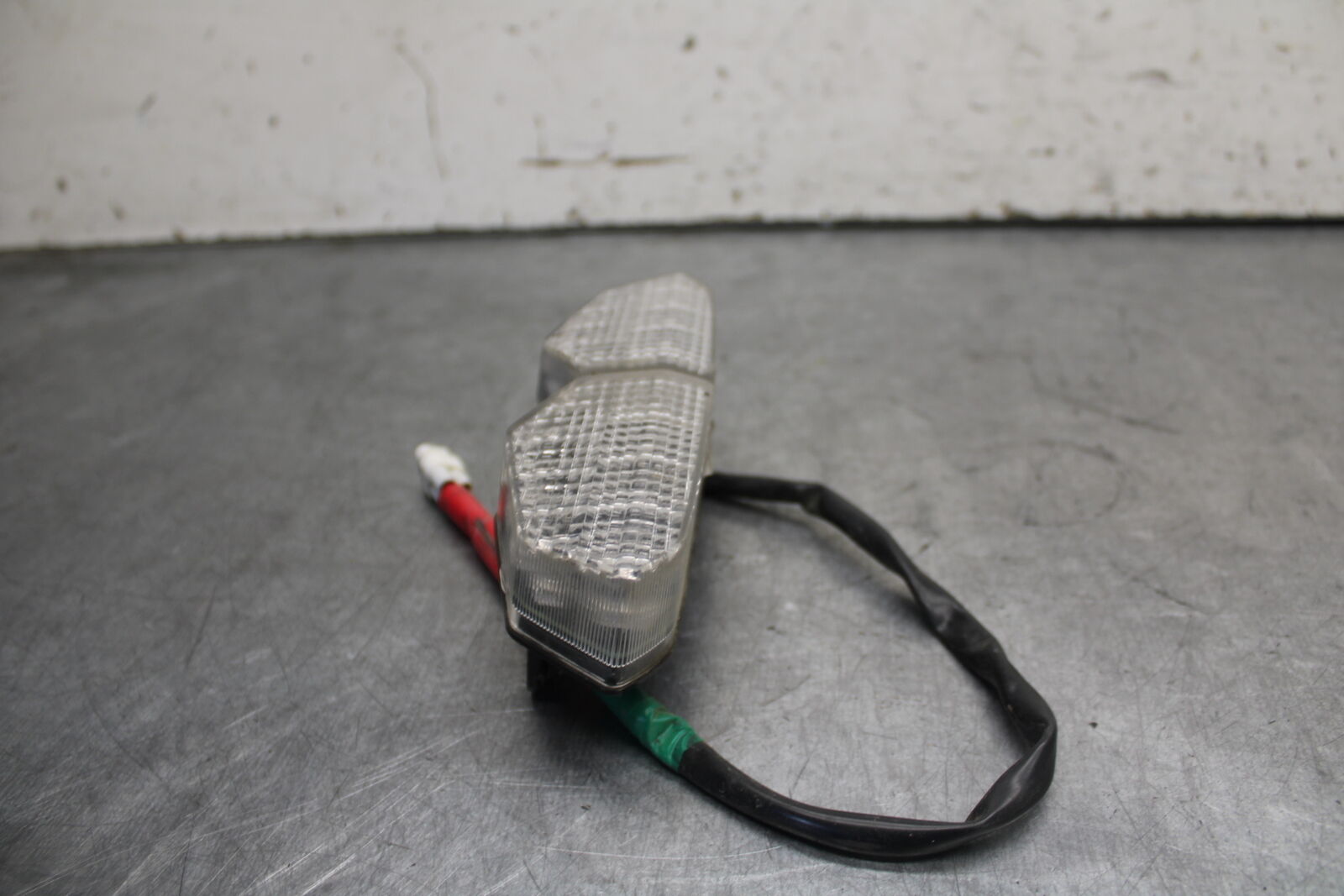 08-09 YAMAHA YZF R6S REAR TAIL TAILLIGHT BACK BRAKE LIGHT  BB690