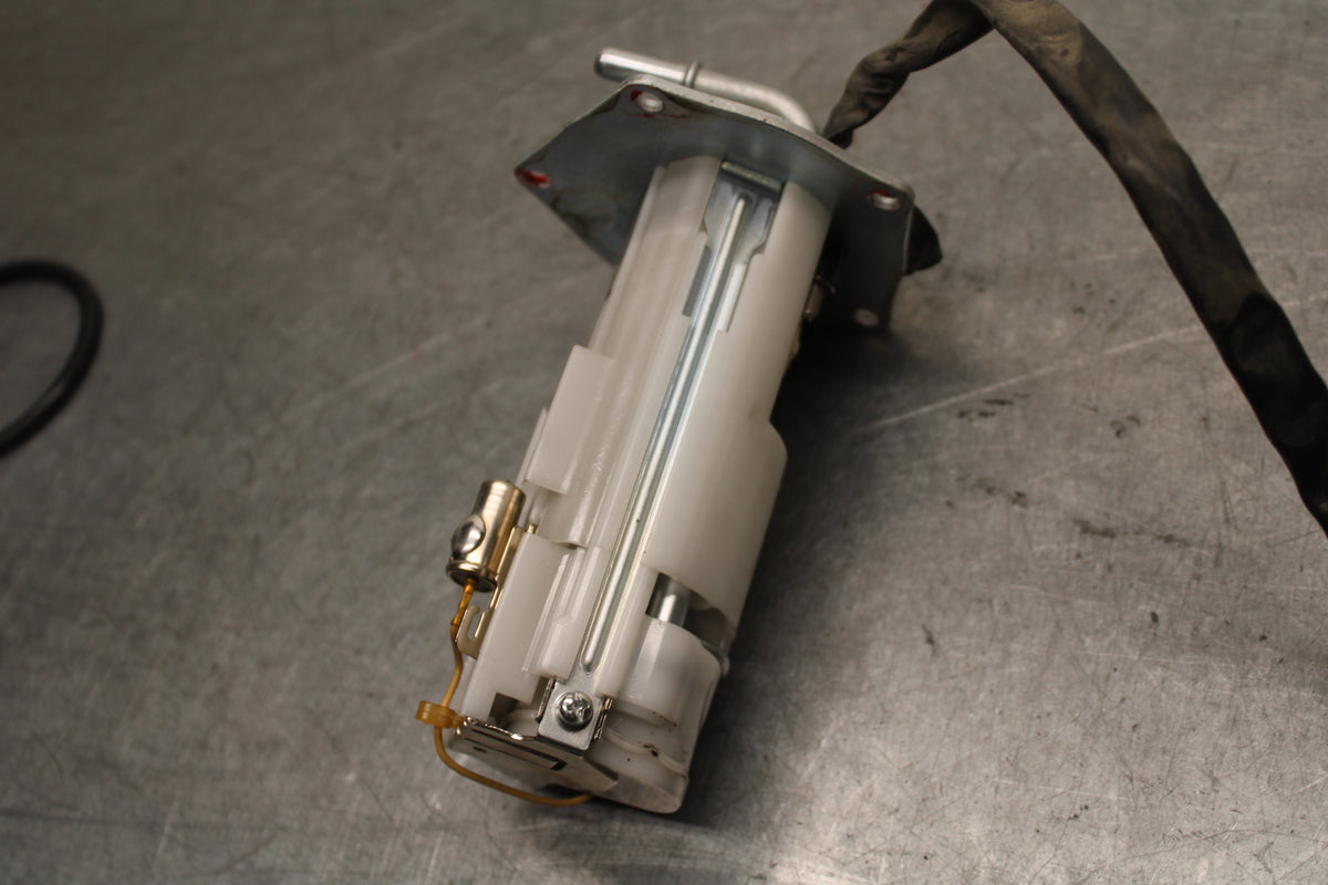 16 KAWASAKI NINJA ZX10R FUEL PUMP GAS PETROL SENDER UNIT 49040-0750 BB650