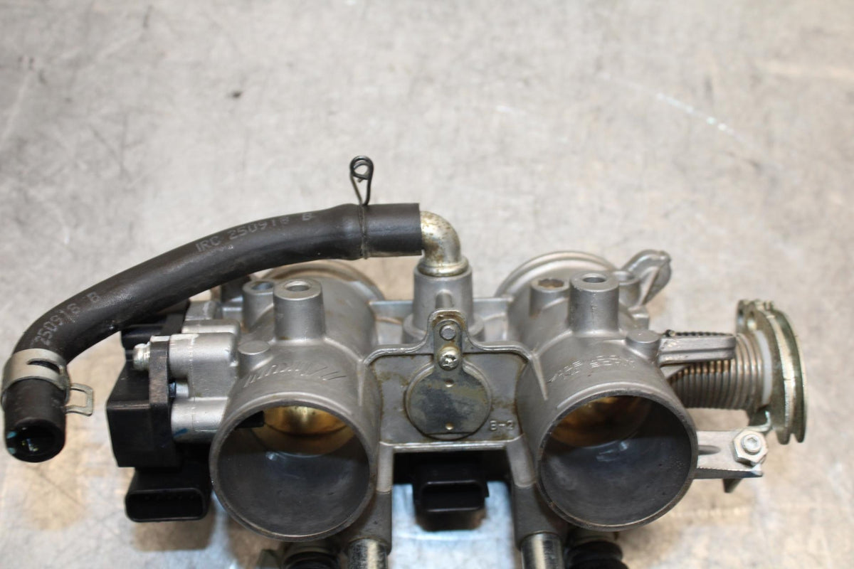 19 YAMAHA YZF R3 MAIN FUEL INJECTORS / THROTTLE BODIES BB56