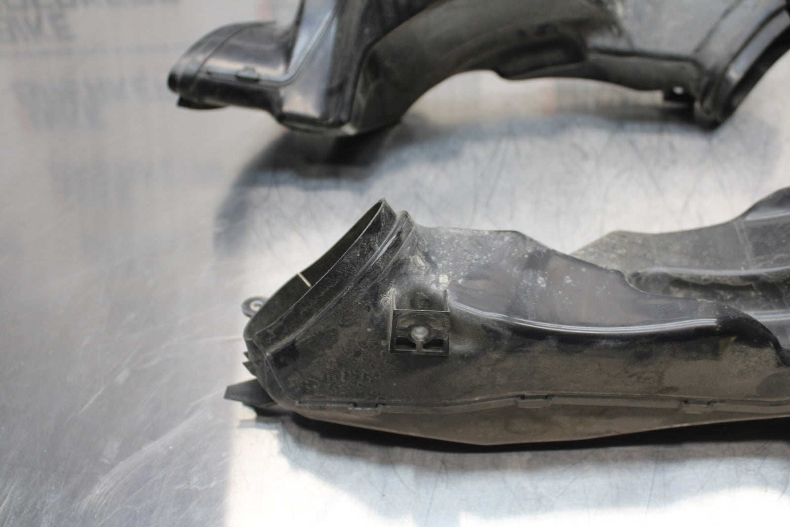 11 SUZUKI GSXR1000 RIGHT LEFT AIR INTAKE DUCTS BB142