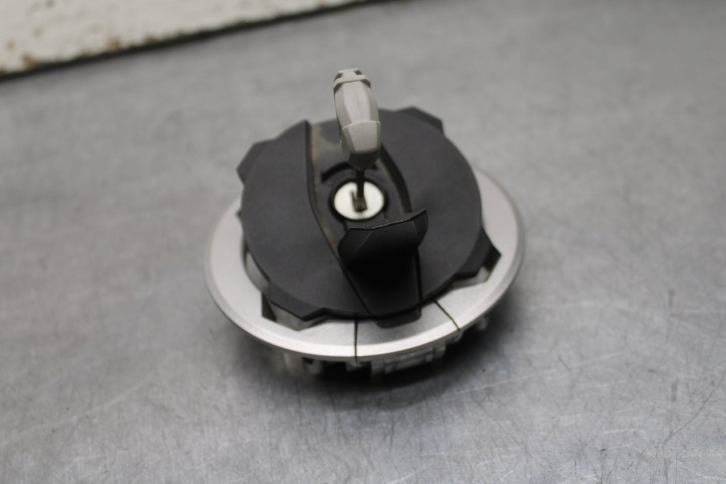 24 KAWASAKI NINJA 500 ABS FUEL TANK GAS CAP BB730