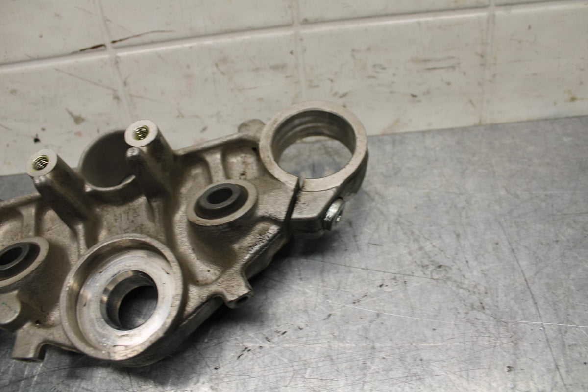 2001 Honda ST1100 FORKS UPPER TRIPLE TREE CLAMP BB77