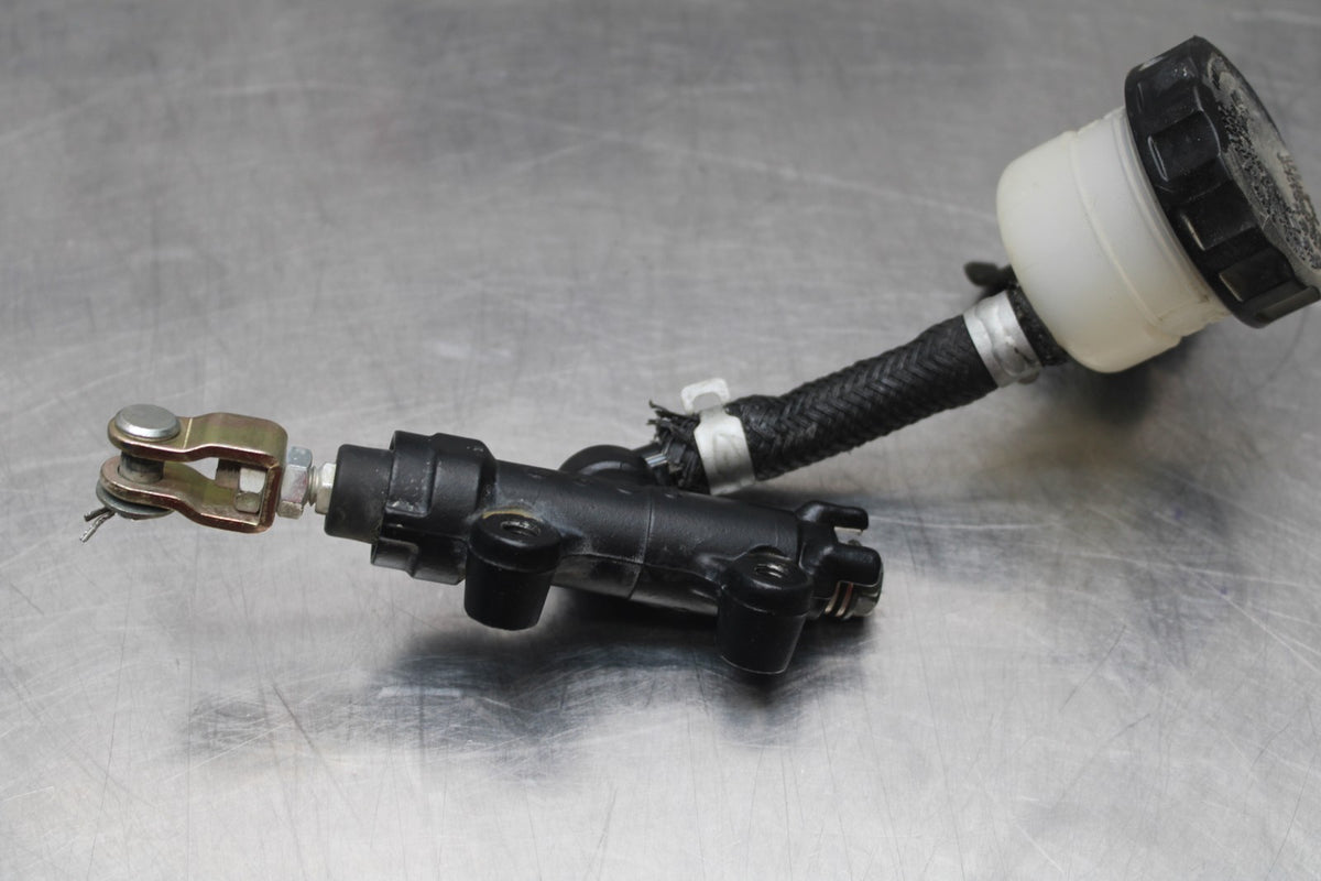 06 KAWASAKI VULCAN 900 REAR BACK BRAKE MASTER CYLINDER W RESERVOIR BB799