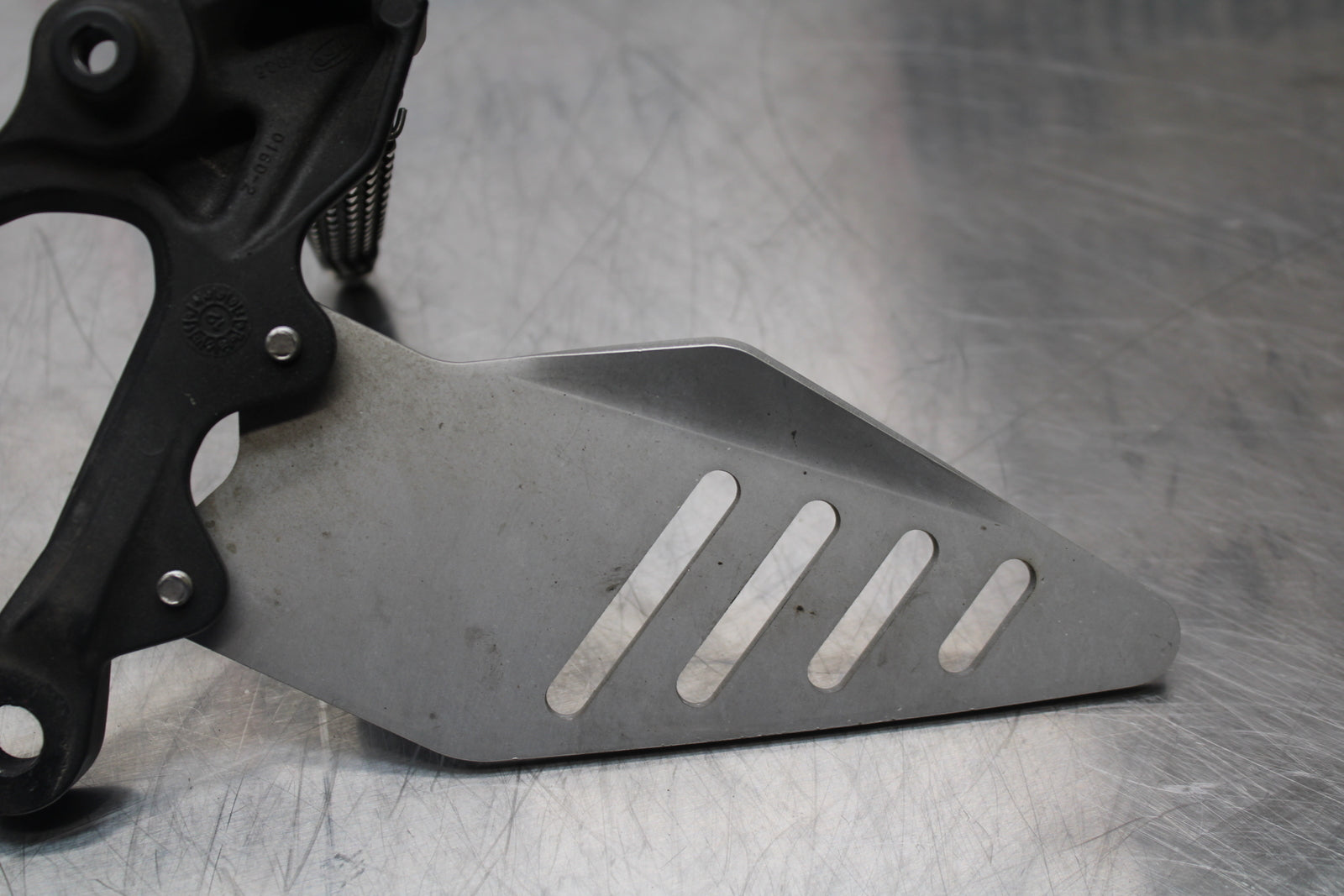 13-17 KAWASAKI NINJA ZX6R ZX636 ABS LEFT REARSET REAR SET DRIVER FOOT PEG BB143