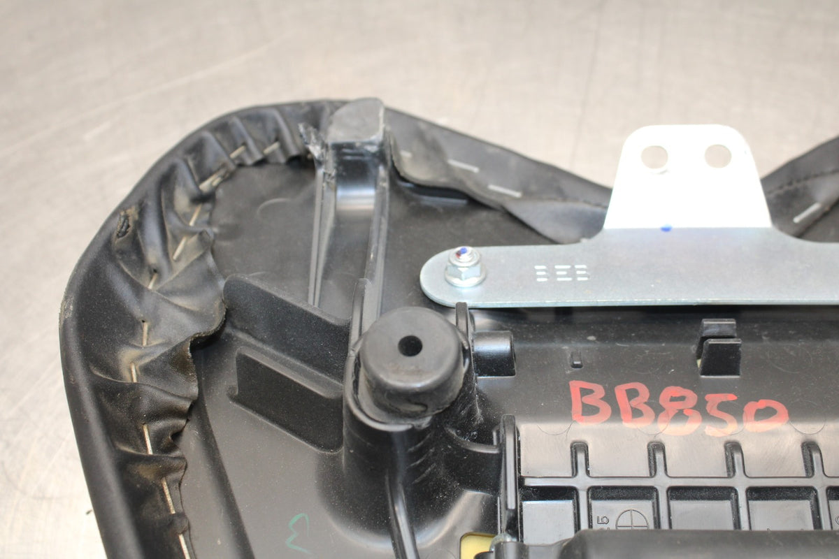 22-25 YAMAHA YZF R7 FRONT DRIVERS SEAT PAD SADDLE PILLION BB850