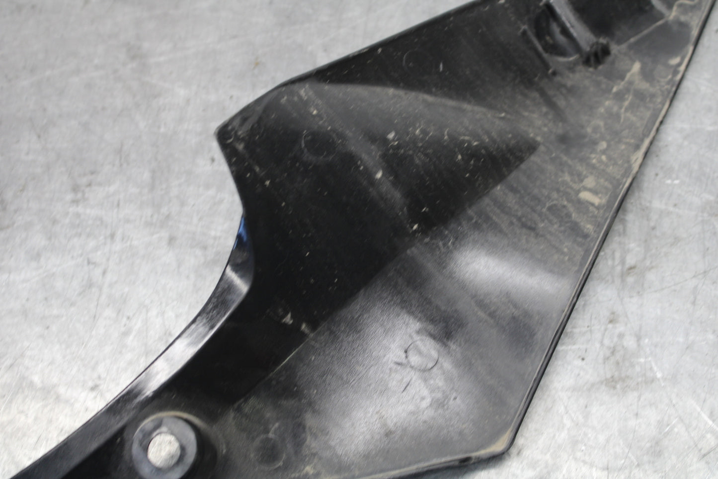 06-07 SUZUKI GSXR 600 LEFT GAS TANK FUEL CELL PANEL COVER TRIM COWL  BB694