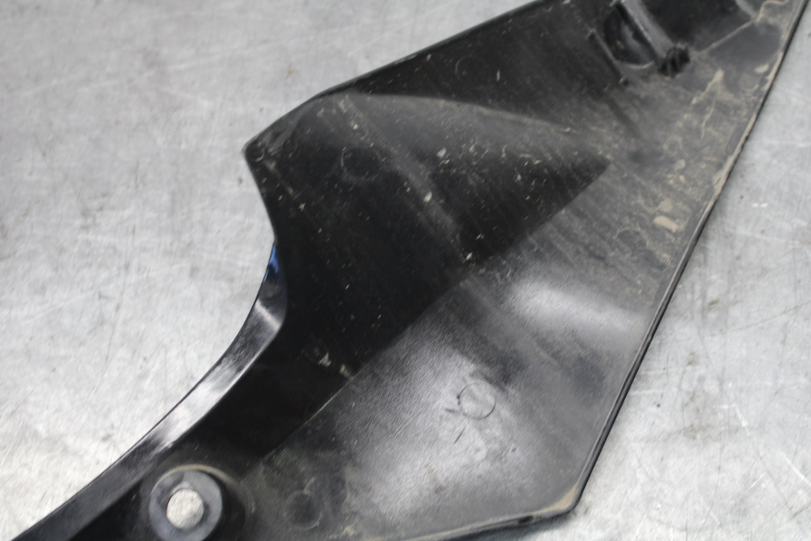 06-07 SUZUKI GSXR 600 LEFT GAS TANK FUEL CELL PANEL COVER TRIM COWL  BB694