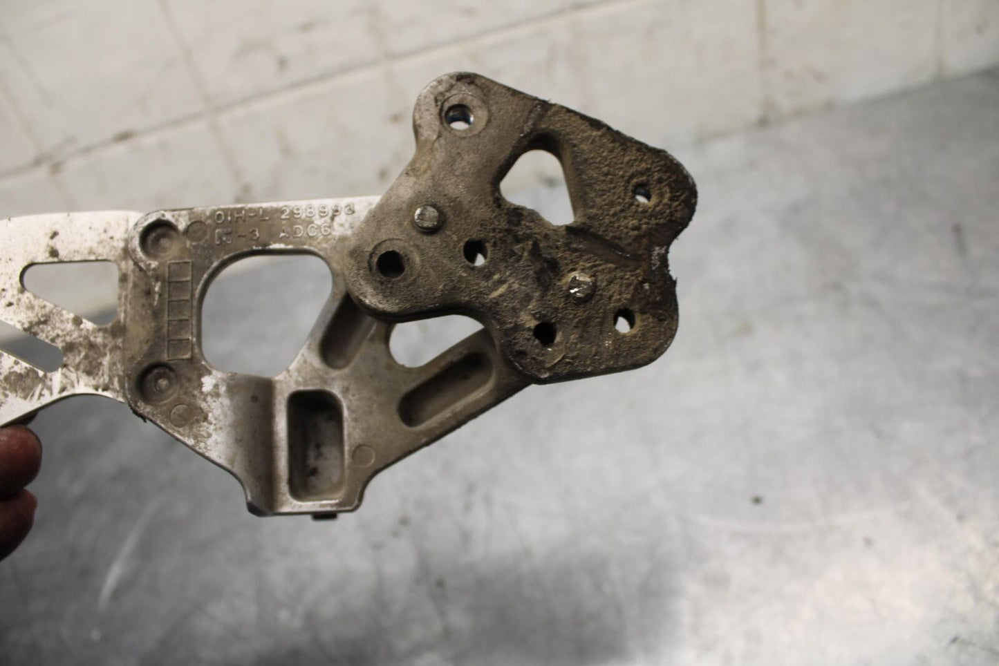 08-10 SUZUKI GSXR750 LEFT REARSET REAR SET DRIVER FOOT PEG REST STOP bb476 #B