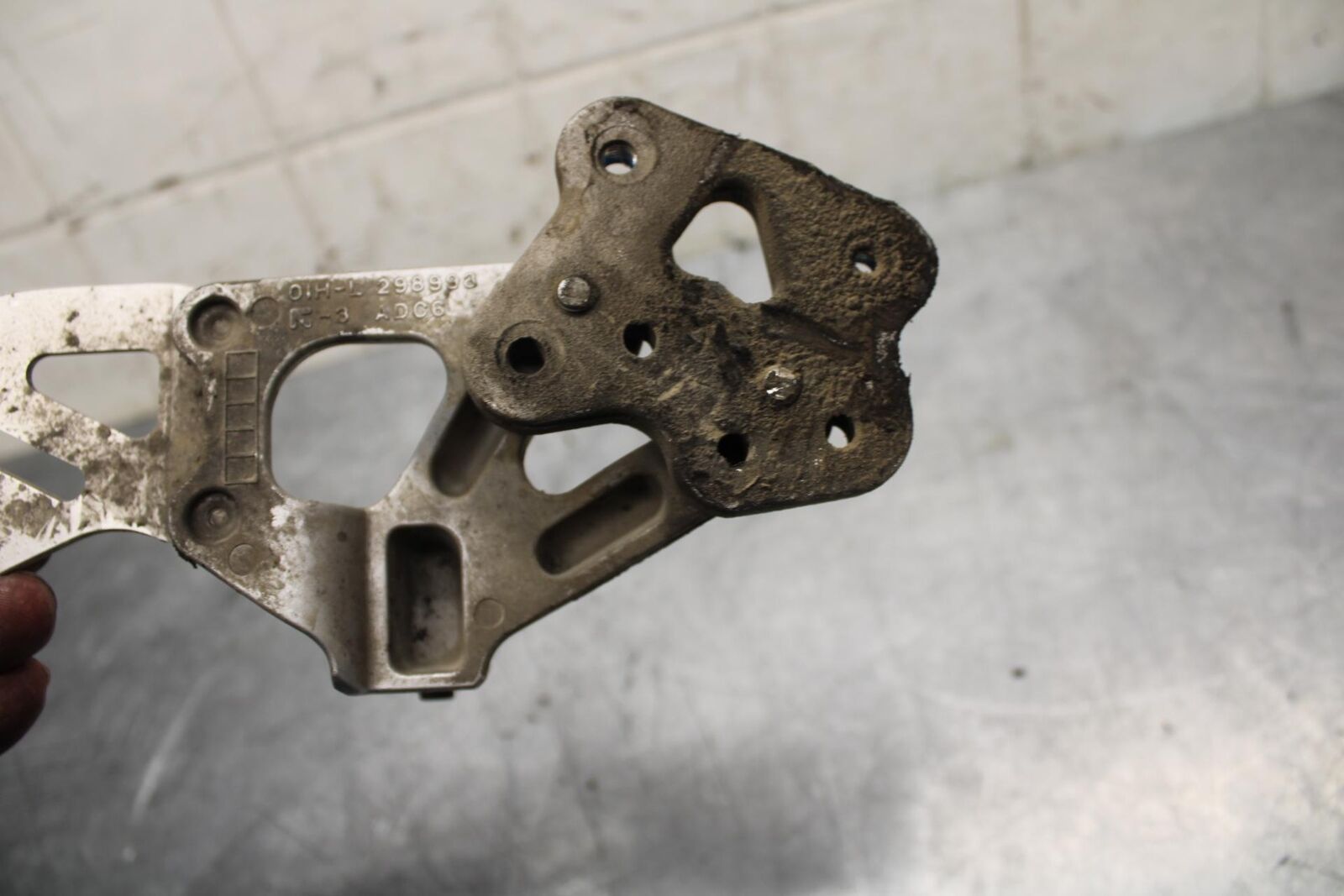 08-10 SUZUKI GSXR750 LEFT REARSET REAR SET DRIVER FOOT PEG REST STOP bb476 #B