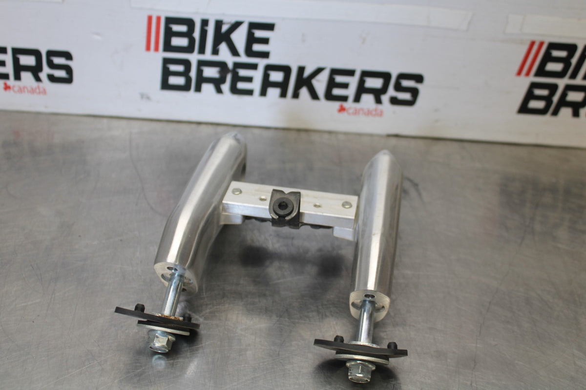 07 SUZUKI BOULEVARD M50 HANDLEBAR RISERS BB897