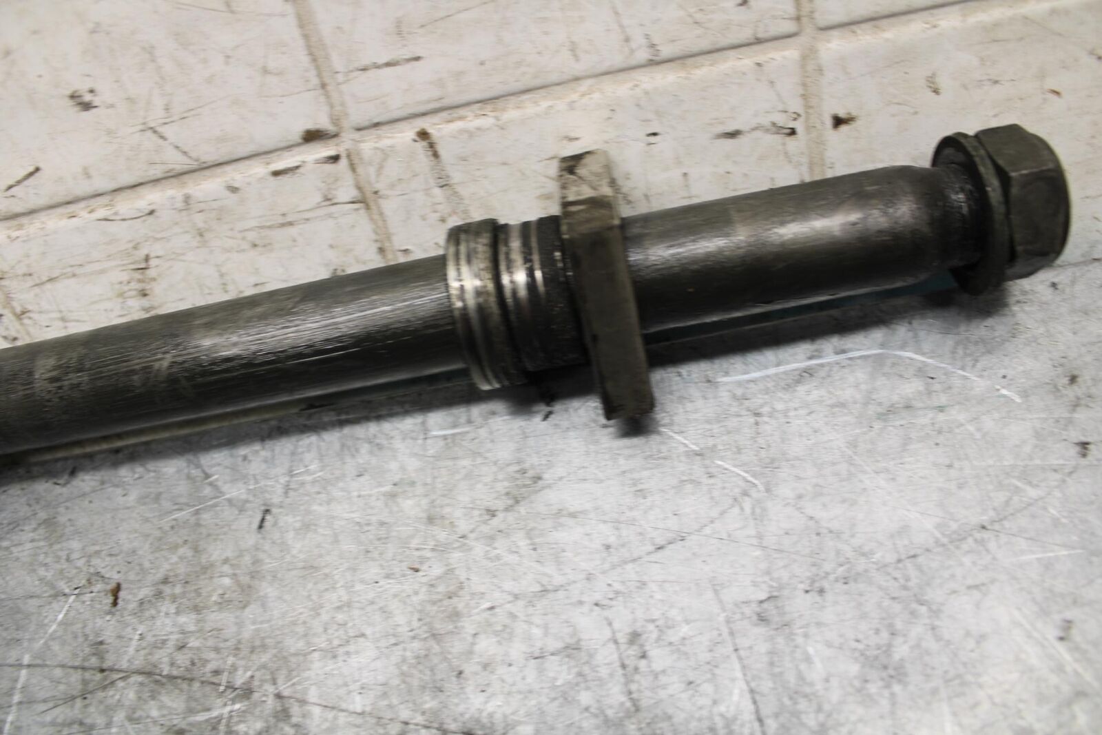 2002 Yamaha YZF R6 REAR AXLE  WHEEL RIM PIVOT BOLT AXEL 4XV-25381-00-00 BB545