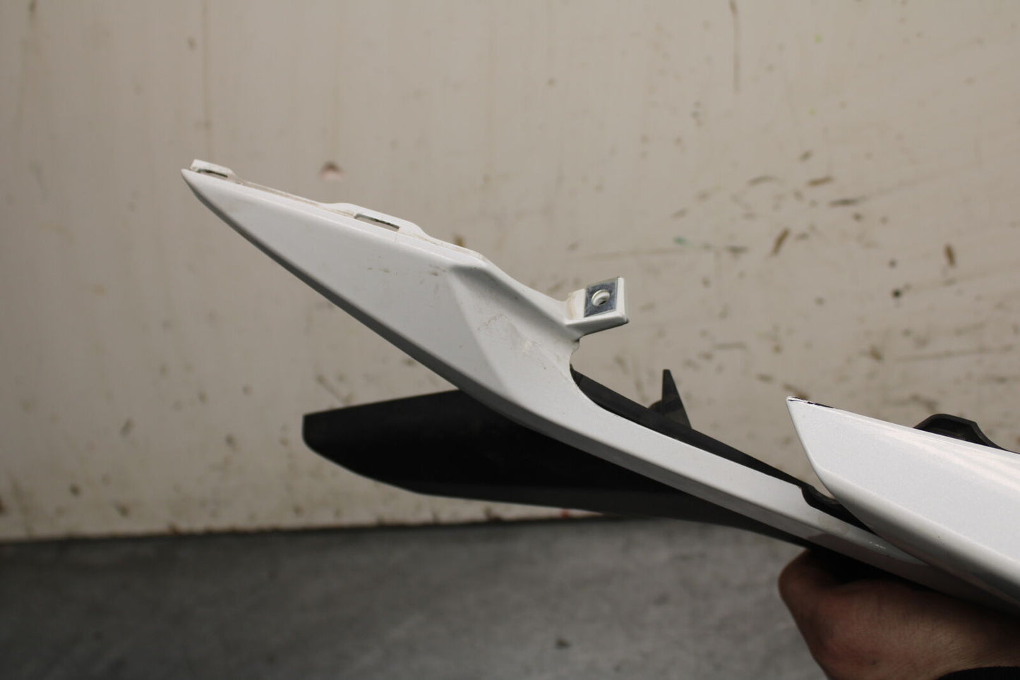 15-16 HONDA CB300F RIGHT REAR BACK TAIL FAIRING COWL SHROUD BB740