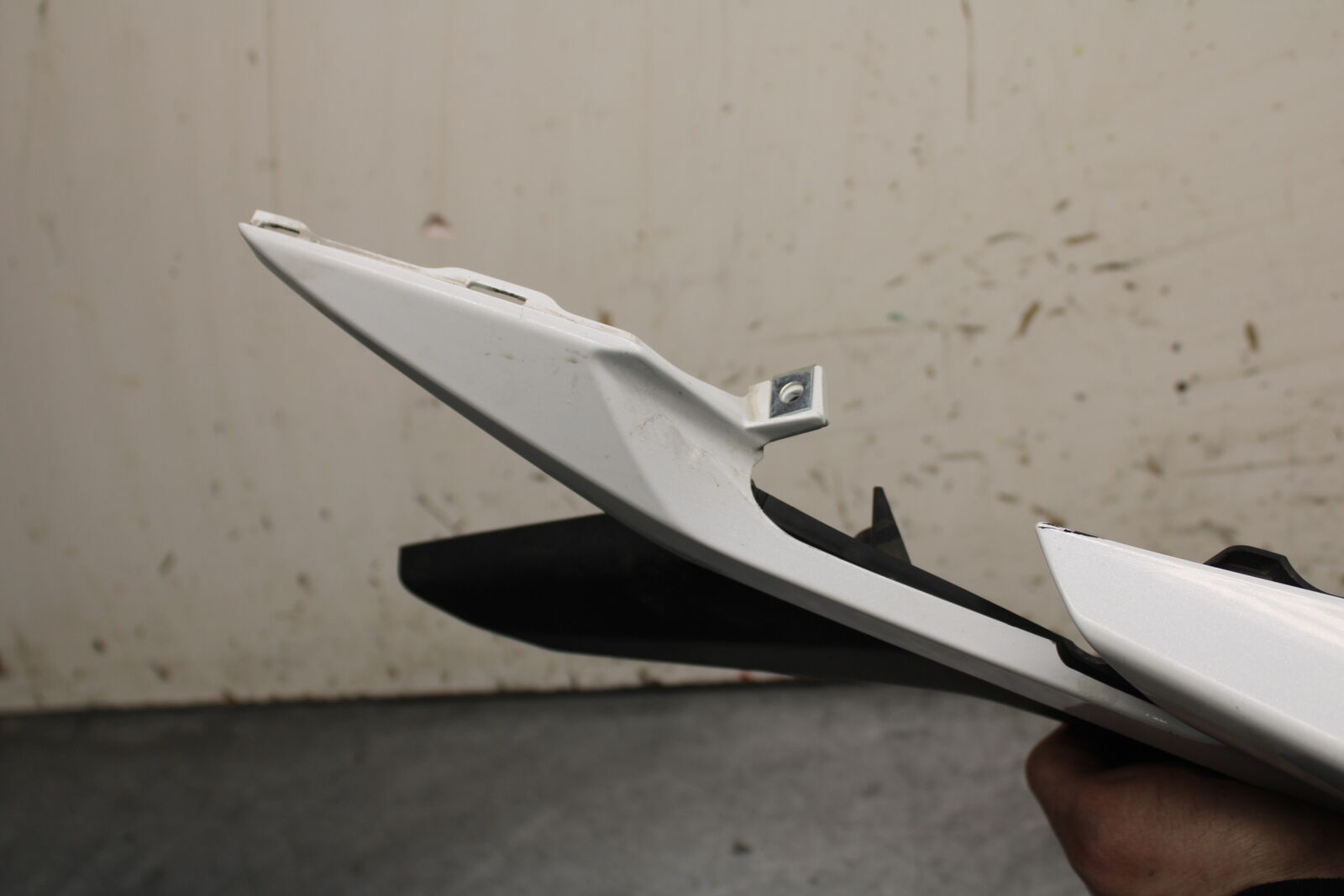 15-16 HONDA CB300F RIGHT REAR BACK TAIL FAIRING COWL SHROUD BB740