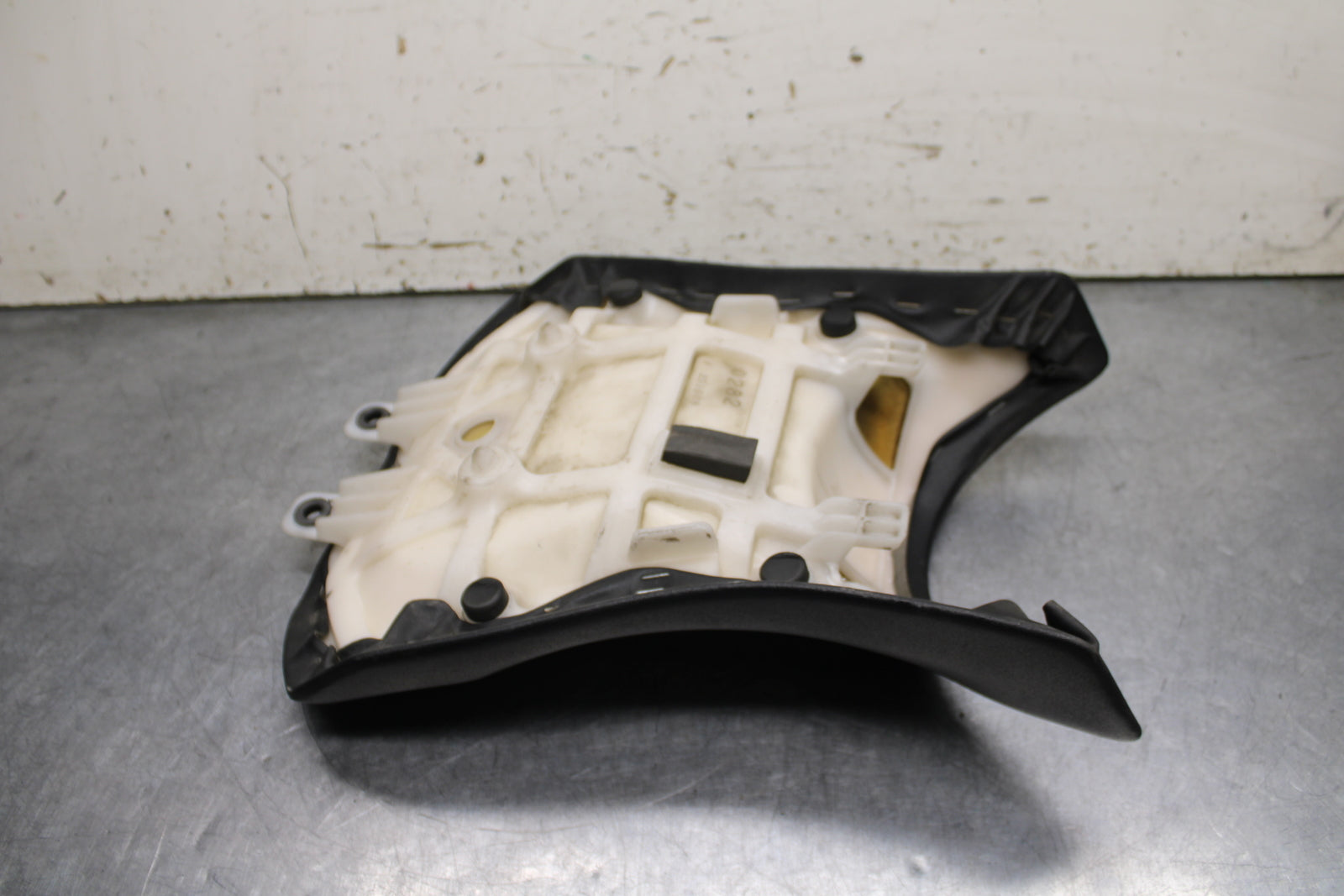 12-13 KAWASAKI Z1000 FRONT DRIVERS SEAT PAD SADDLE PILLION BB743