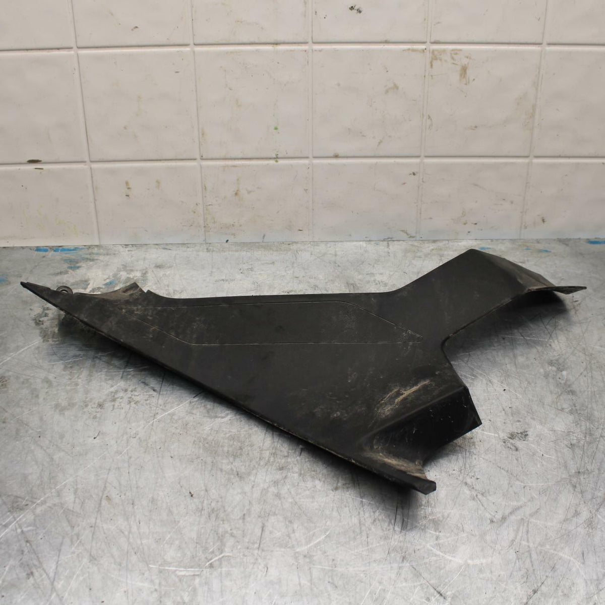 18-22 KAWASAKI NINJA 400 EX400 ABS RIGHT FRONT SIDE SEAT SADDLE PANEL TRIM BB416