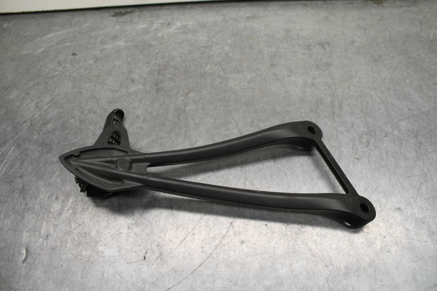 19-23 KAWASAKI NINJA ZX6R LEFT REAR BACK PASSENGER PEG BB749