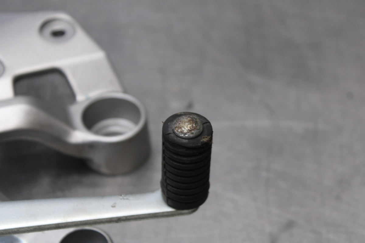 15-17 YAMAHA FJ09 RIGHT REARSET REAR SET DRIVER FOOT PEG REST STOP BB906