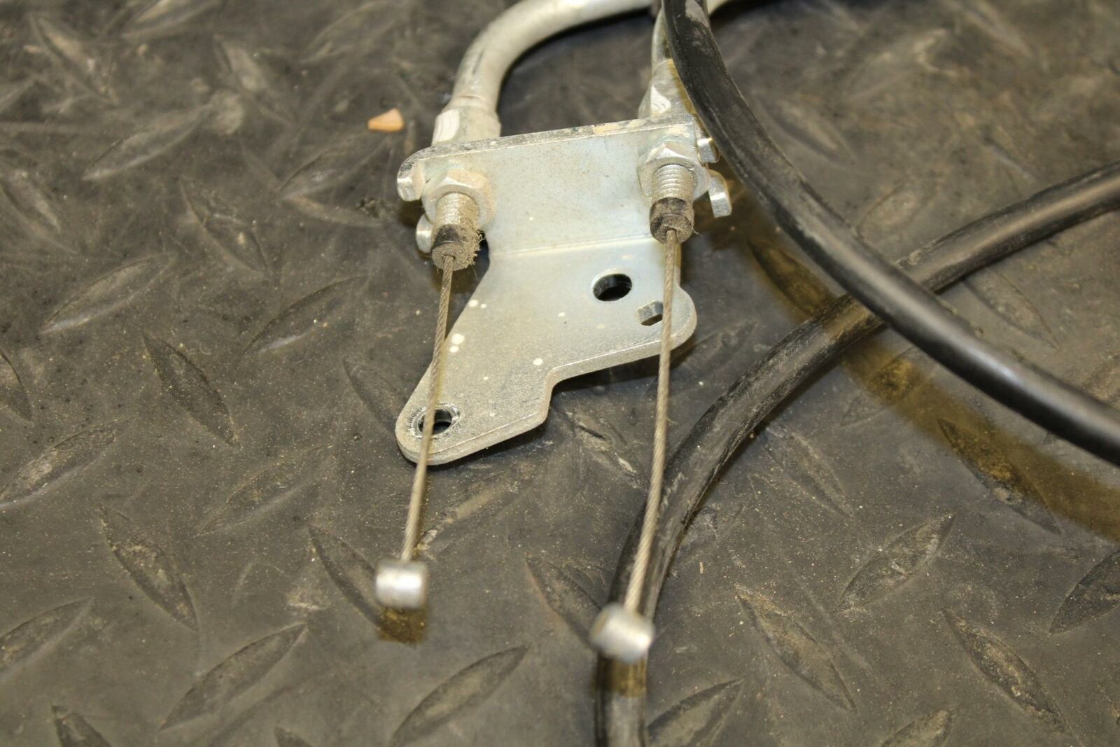07 SUZUKI BURGMAN 650 THROTTLE CABLE LINE BB183