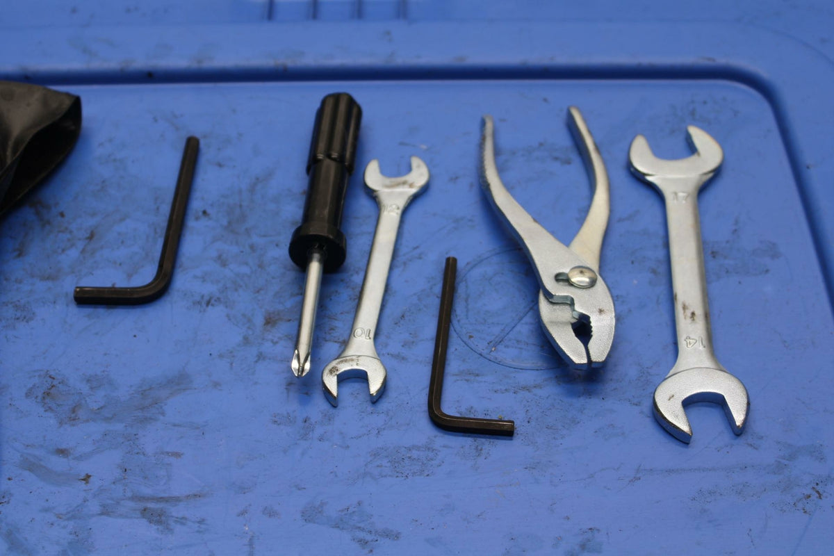 15-21 SUZUKI GSXR600 STOCK TOOLS OEM TOOL BAG KIT SET BB418