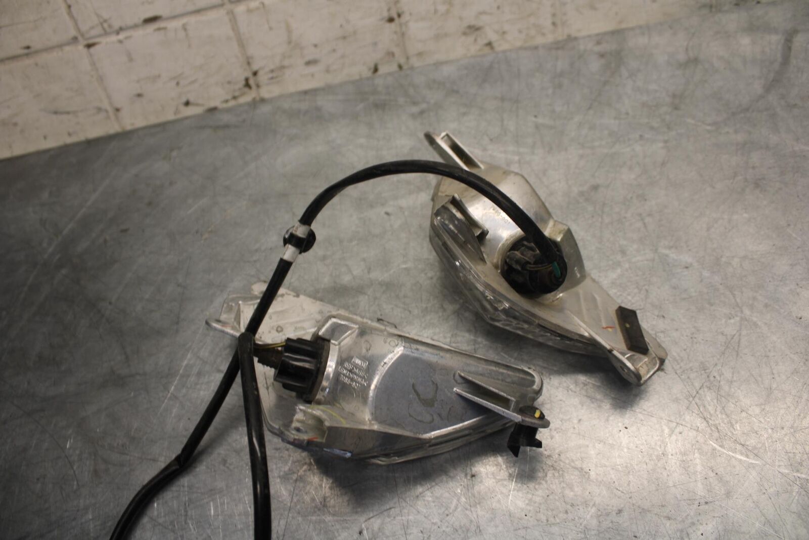 2014 Kawasaki Ninja 300 EX300B ABS FRONT LEFT RIGHT TURN SIGNALS LIGHT BB518