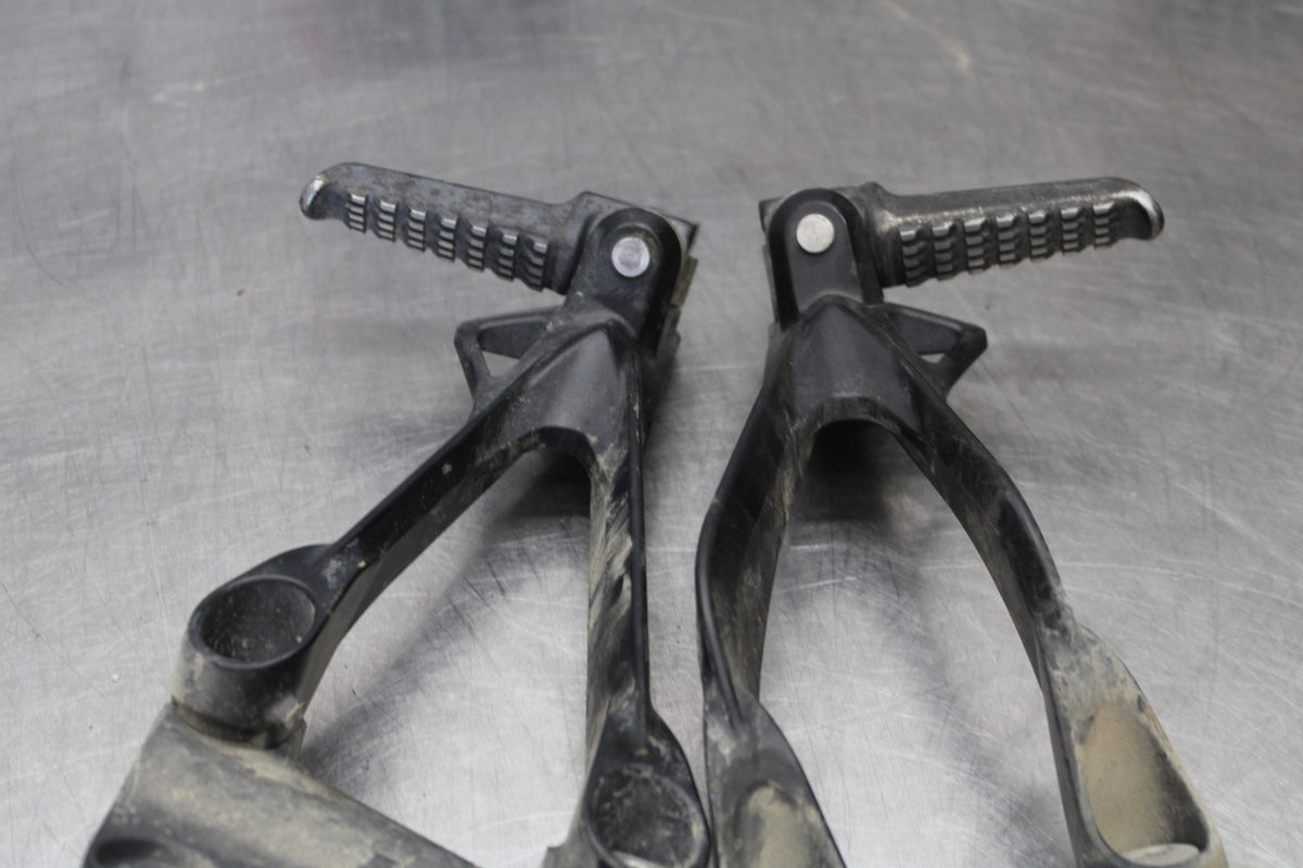 08 KAWASAKI ZX6R REAR BACK PASSENGER PEG SET PAIR BB896