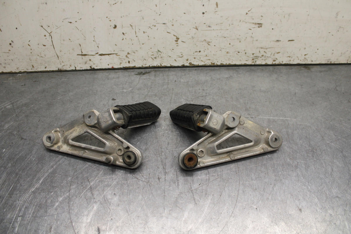 82-83 HONDA V45 MAGNA REAR PASSENGER FOOT STEP PEG BB107