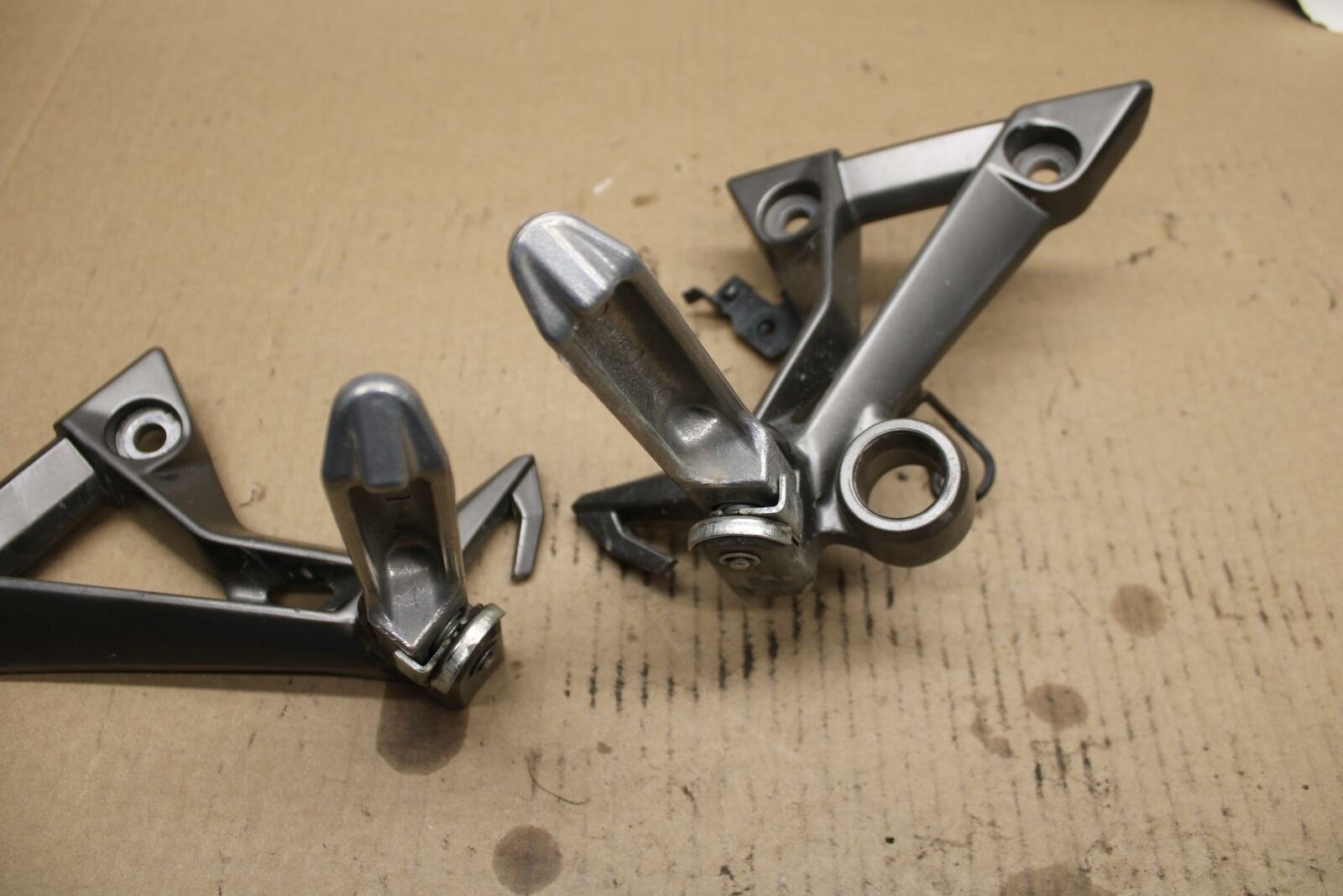 15 KAWASAKI NINJA 300 EX300 ABS REAR BACK PASSENGER PEG SET PAIR